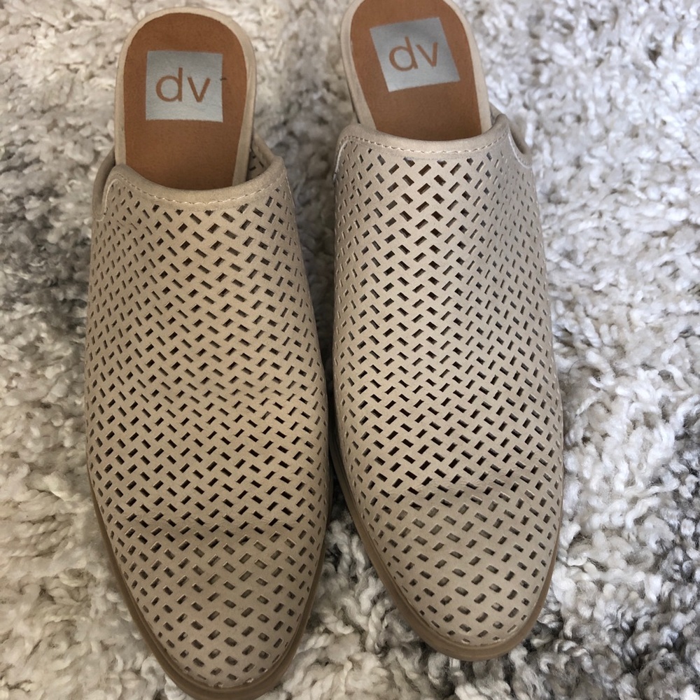 Like new closed toed heels